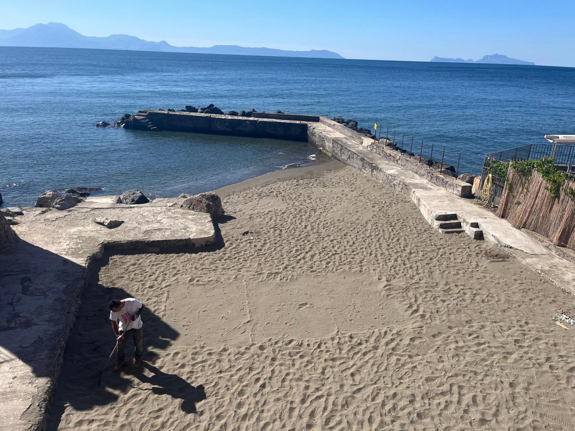 La Casetta Con La Spiaggia Naples Exterior photo